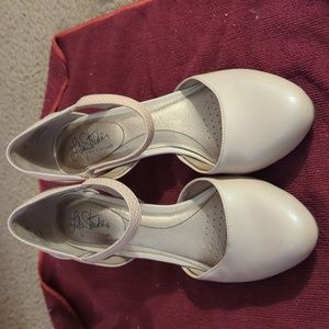 Life Stride, size 9, nude heels